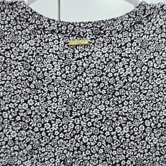 NWT MICHAEL KORS - XS -  BLACK WHITE FLORAL TIE FRONT RUFFLED HEM DRESS - Picture 5 of 5